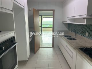 Apartamento Para Vender com 4 quartos 4 suítes no bairro Pituacu em Salvador