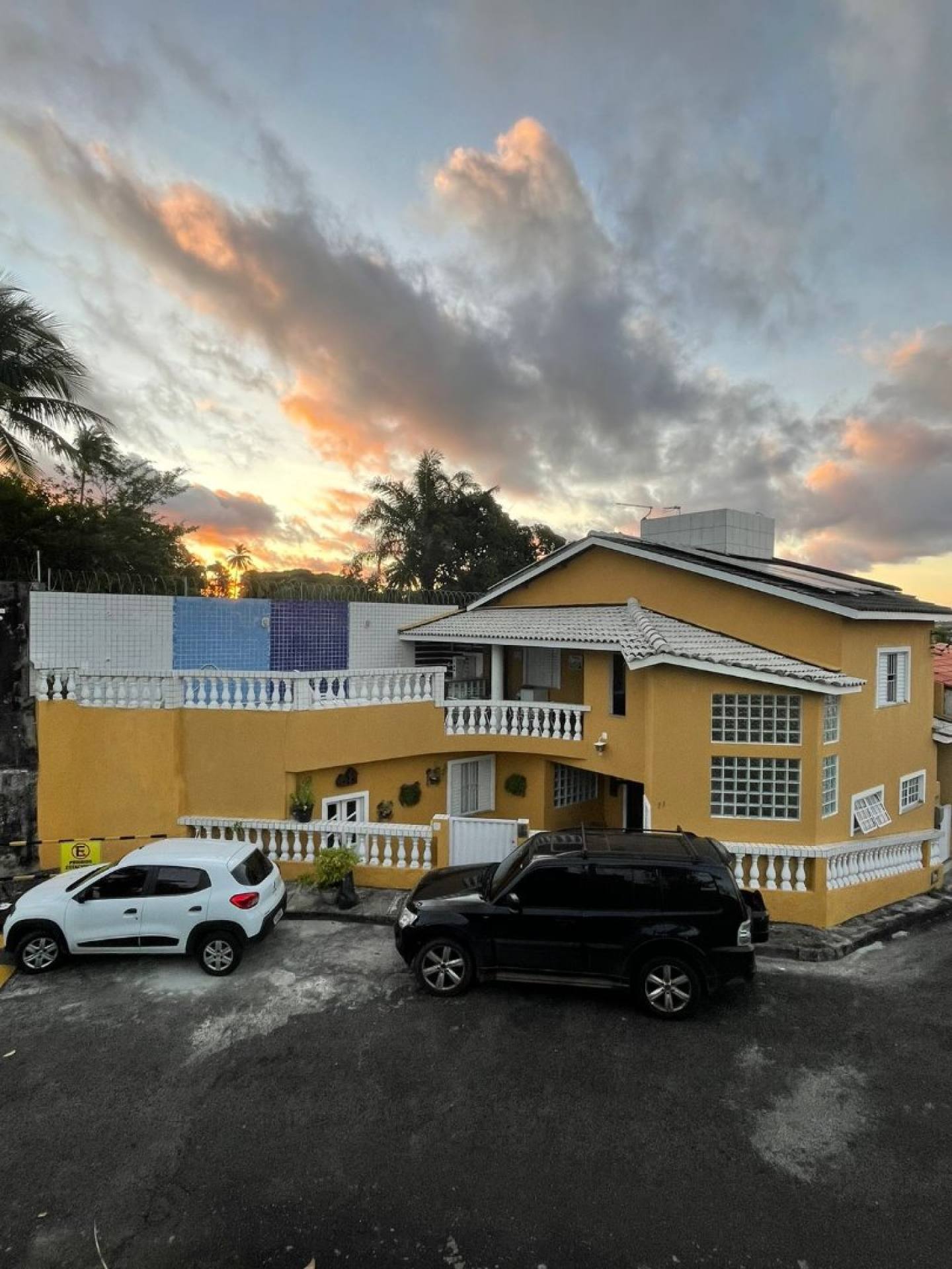 Casa de Condomínio Para Vender com 4 quartos 2 suítes no bairro Sao Cristovao em Salvador