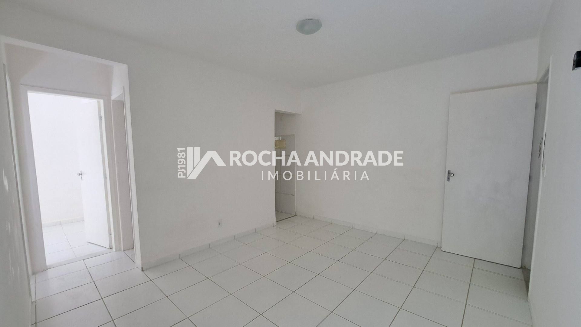 Ótimo Apartamento 2/4, Varanda, Térreo, na Aliomar Baleeiro