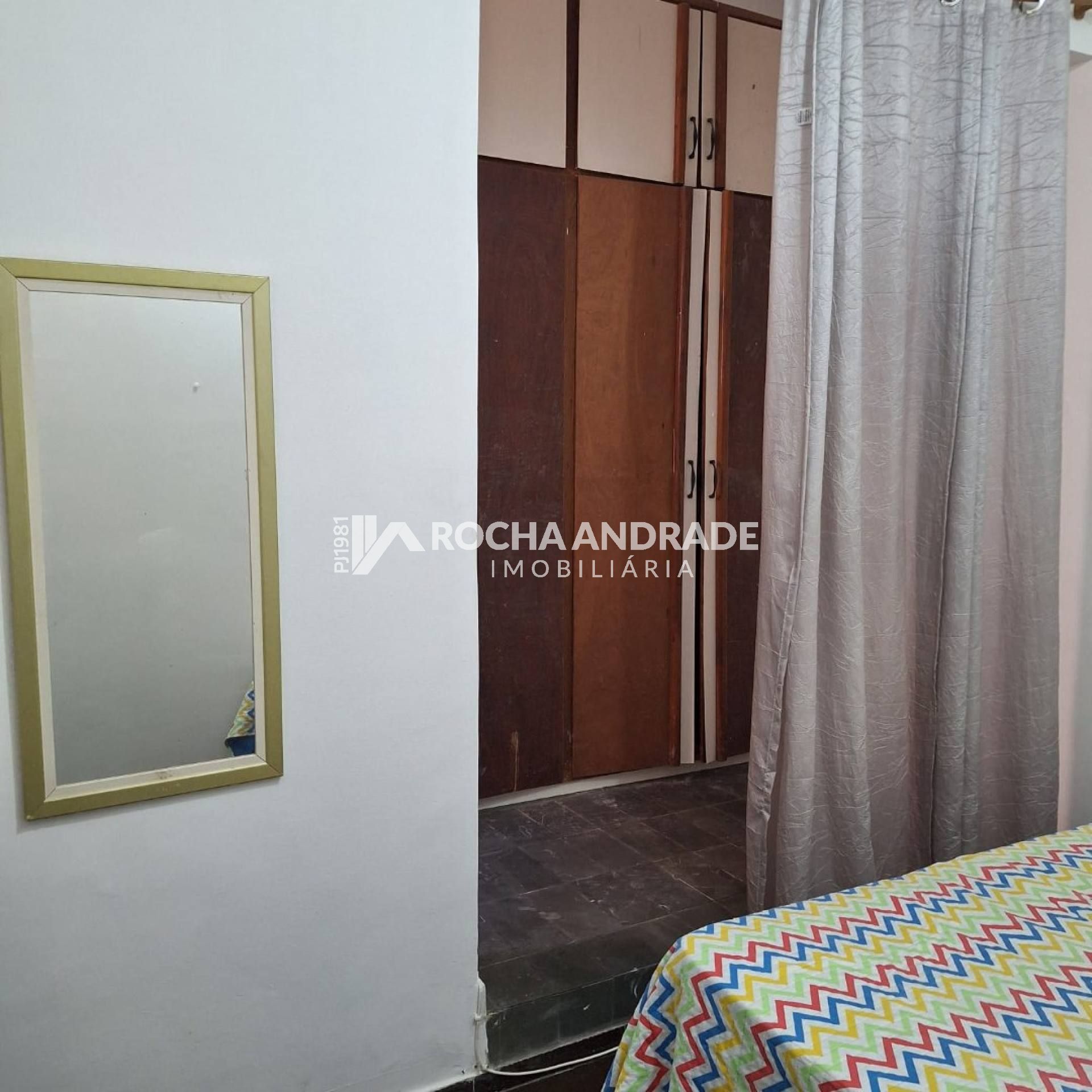 Itapuã localizadíssimo 2/4 grande com área coberta