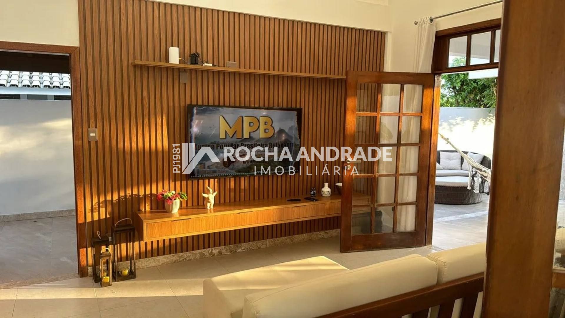 Casa 4 suítes no condômino Arauá