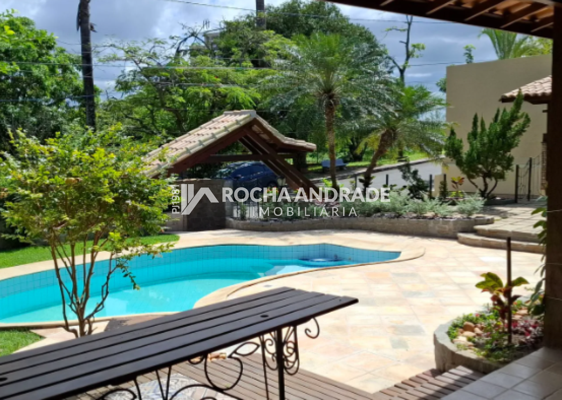 Casa Alto Padrão com Excelente Estrutura – 5 Suítes, Piscina e Área de Lazer Completa