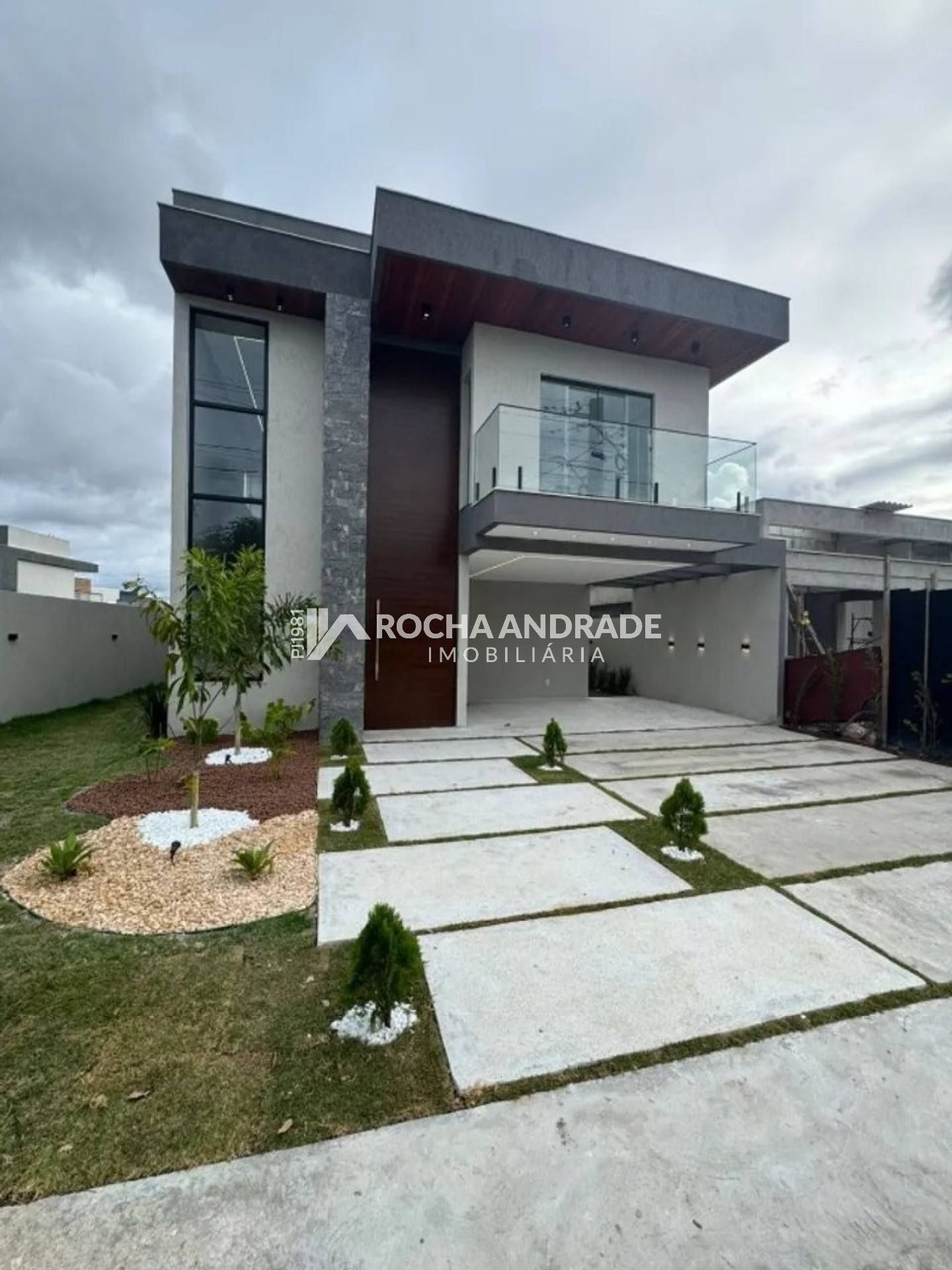 Casa Duplex de Alto Padrão 4/4 em Condomínio