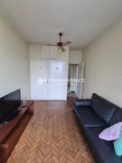 Apartamento Amplo na Barra – 3 Quartos + Dependência Completa | Próximo à Praia