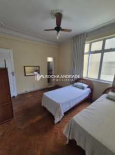 Apartamento Amplo na Barra – 3 Quartos + Dependência Completa | Próximo à Praia