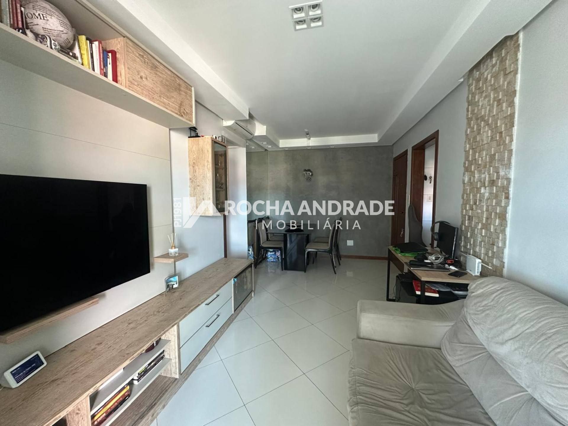 Apartamento 2/4 com suíte e varanda à Venda – Vila Laura / Brotas