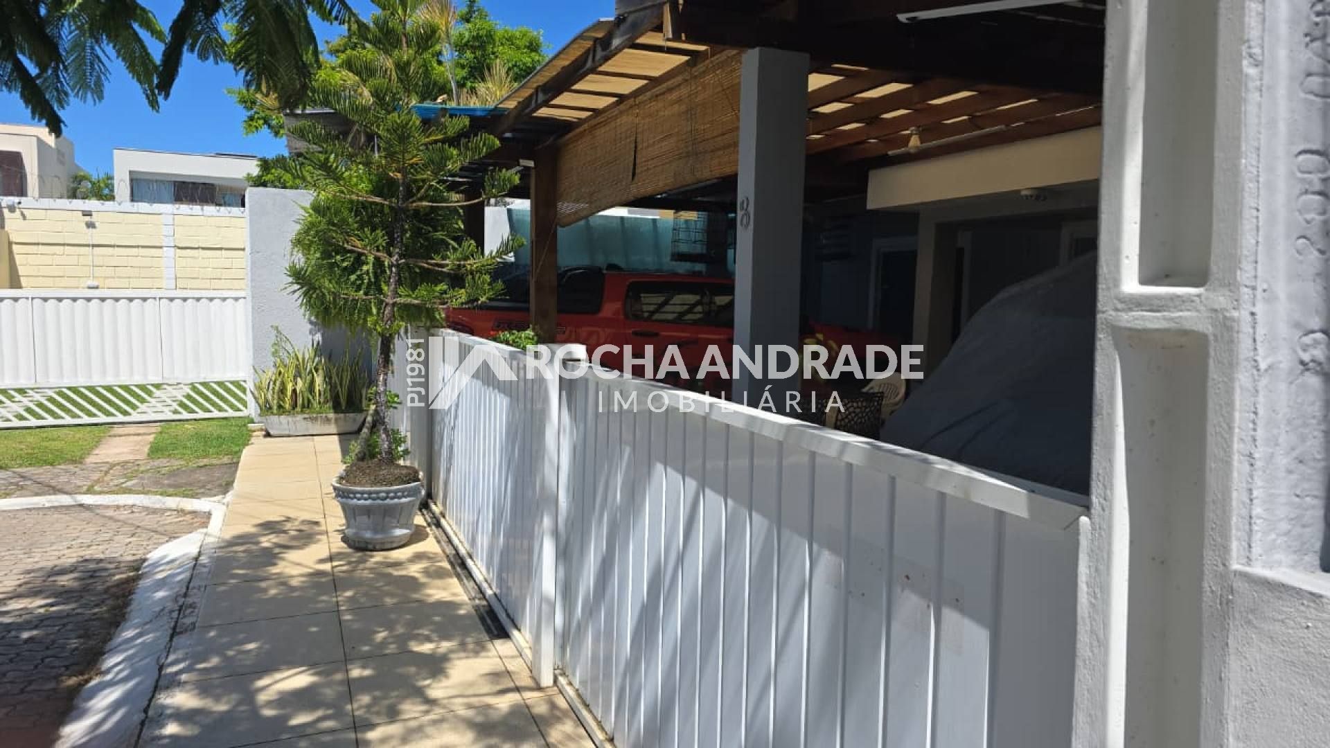 Casa de Condomínio Para Vender com 03 quartos 02 suítes