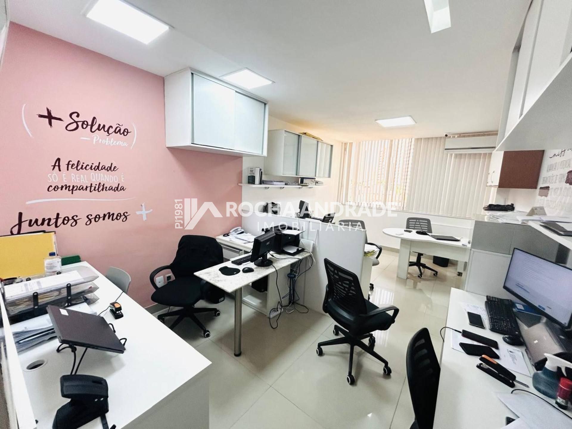 Sala Venda, Centro Empresarial Iguatemi,  decorada.