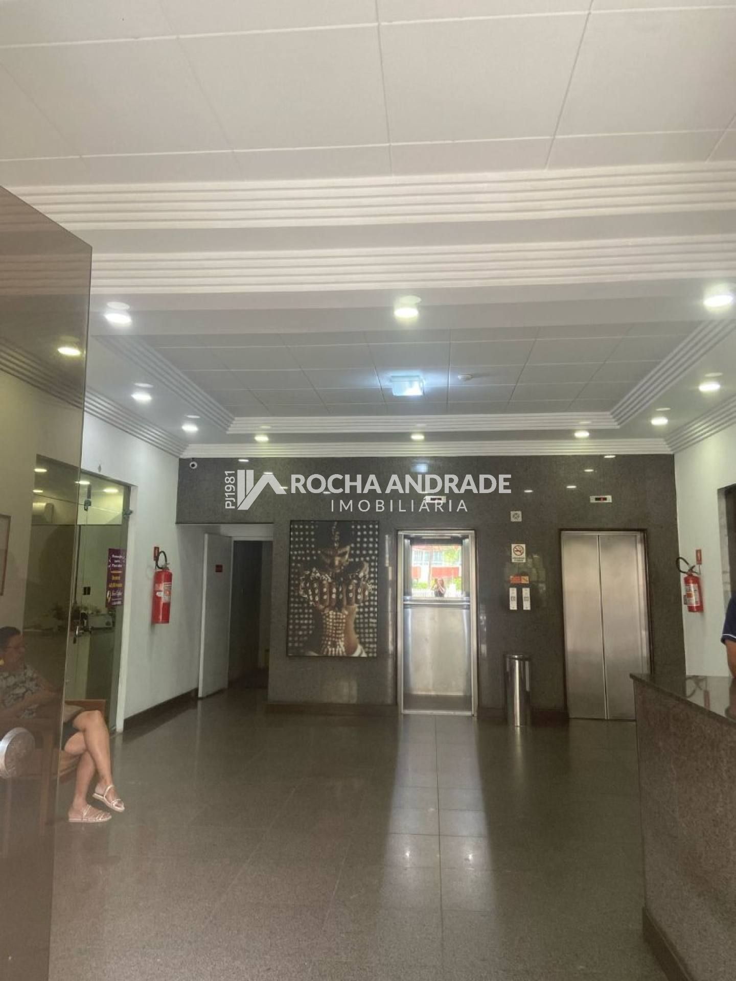 Sala comercial Edf. Torre da Madeira Pituba Oportunidade!