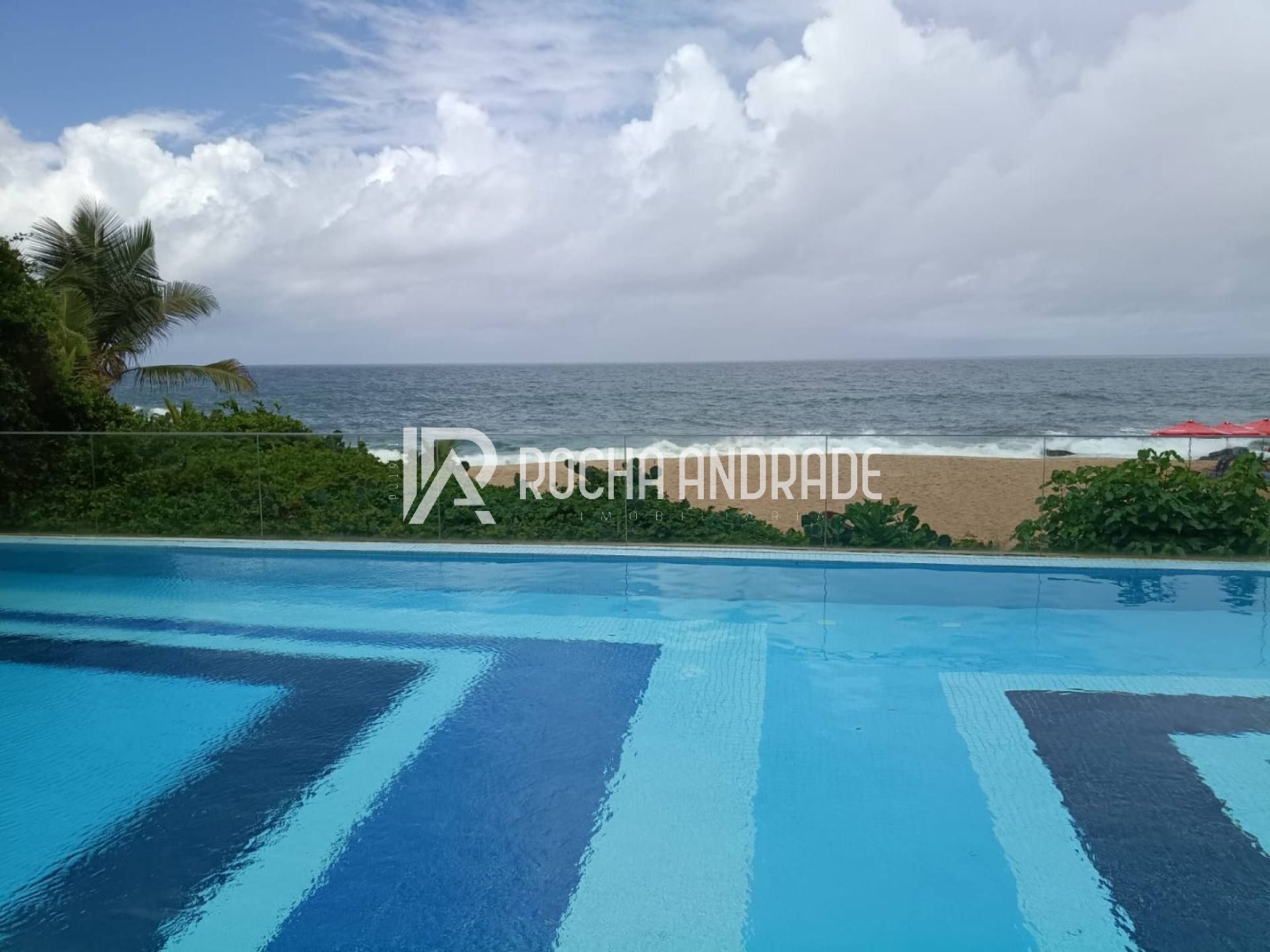 Apartamento Venda Rio Vermelho, pé na areia.