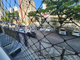 Apartamento amplo bem localizado
