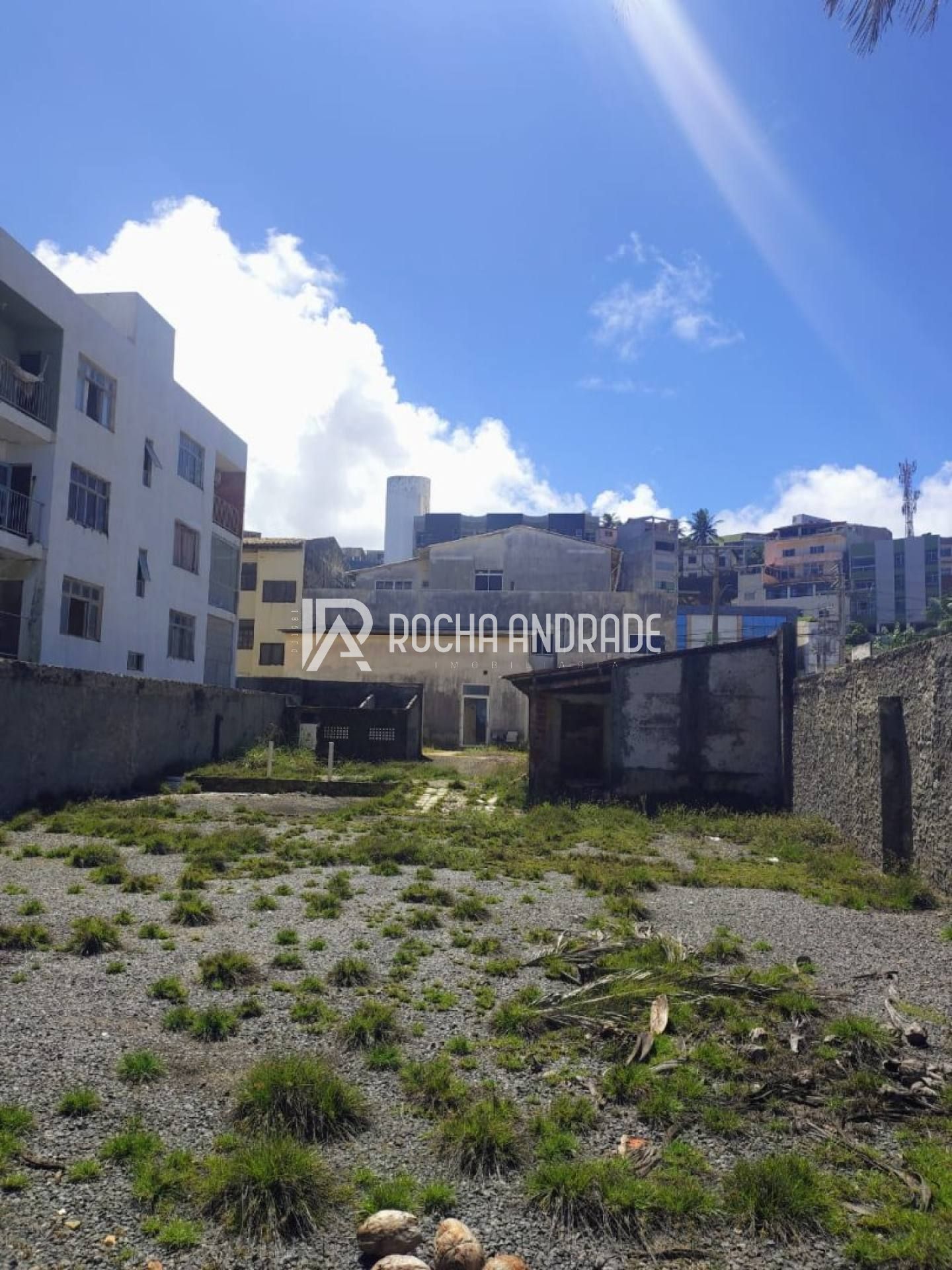Lote / Terreno venda  na AV. Amaralina em Salvador