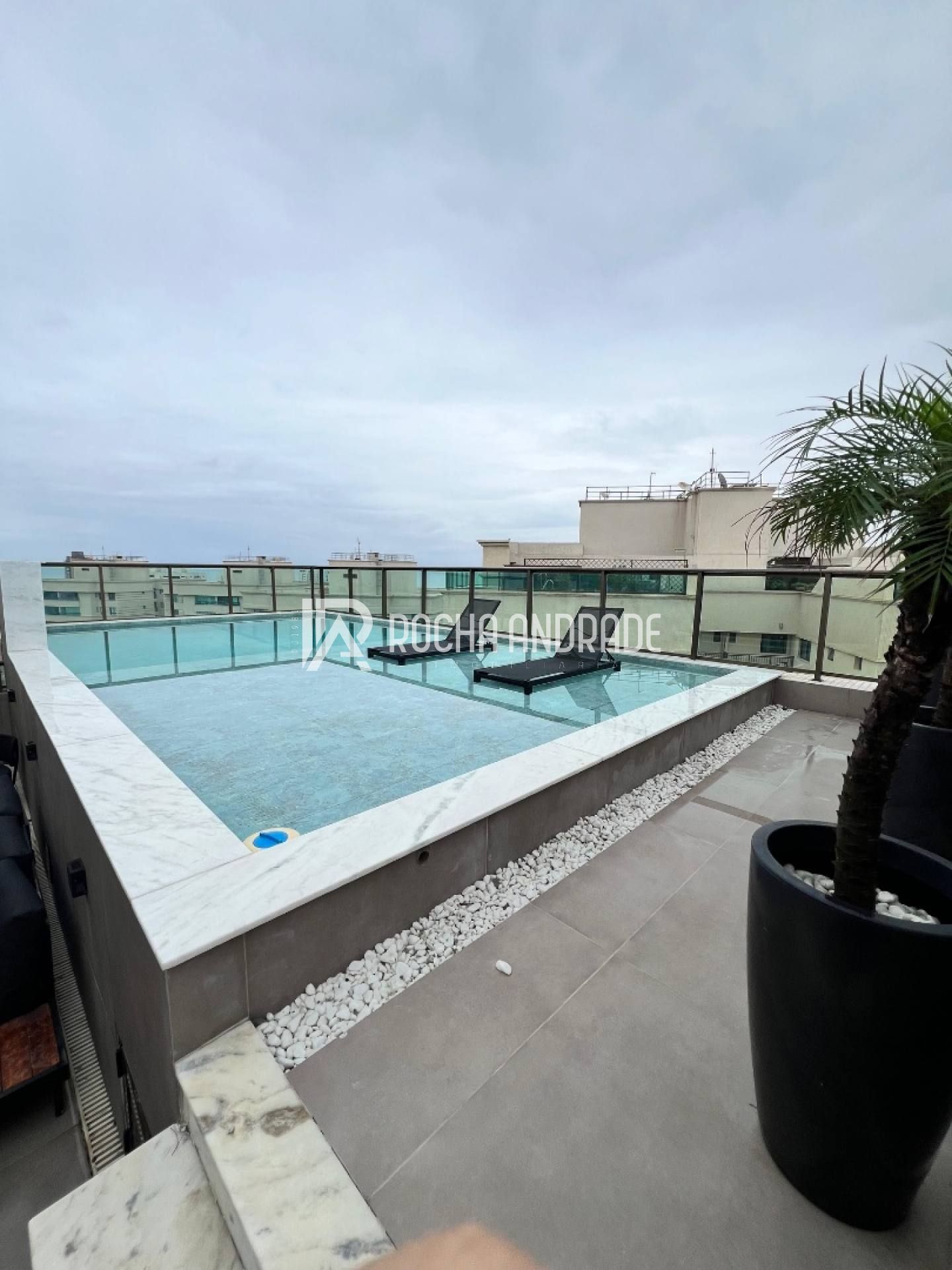 Cobertura Venda Vista Mar, 4 suítes em Salvador.