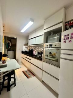 APARTAMENTO EM PITUAÇU, 2 QUARTOS, COM SUÍTE E VISTA MAR.