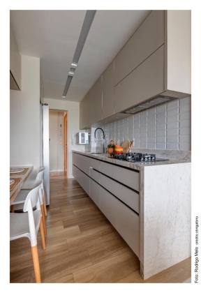 Apartamento Para Vender com 3 quartos 3 suítes no bairro Pituacu em Salvador