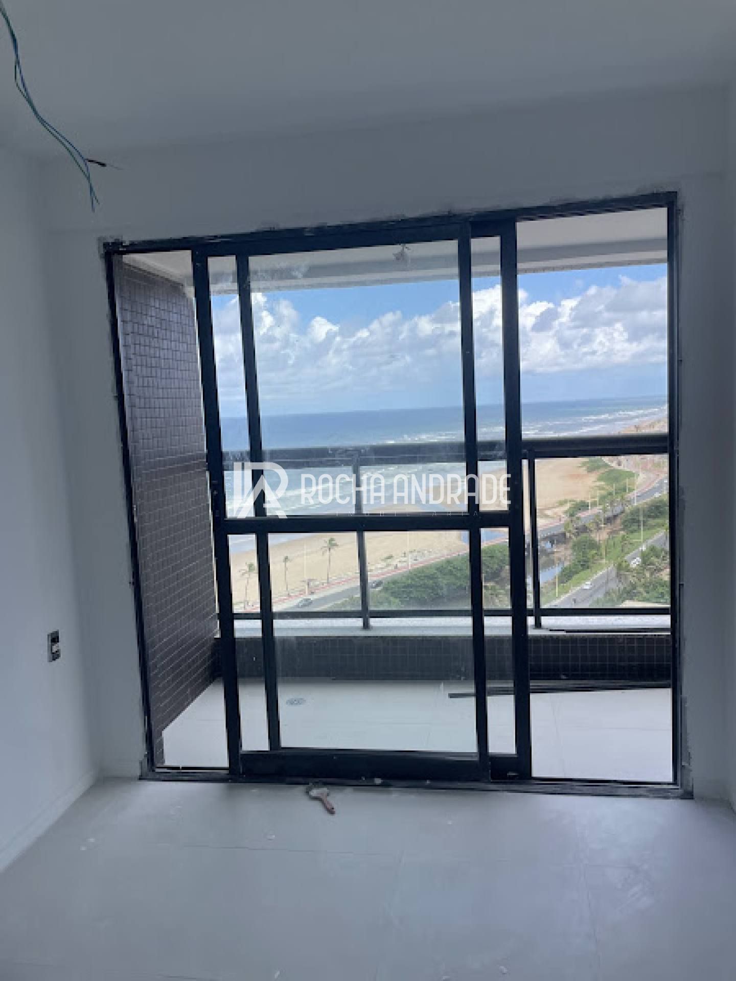 APARTAMENTO À VENDA EM JAGUARIBE, 2 SUÍTES, VISTA MAR.