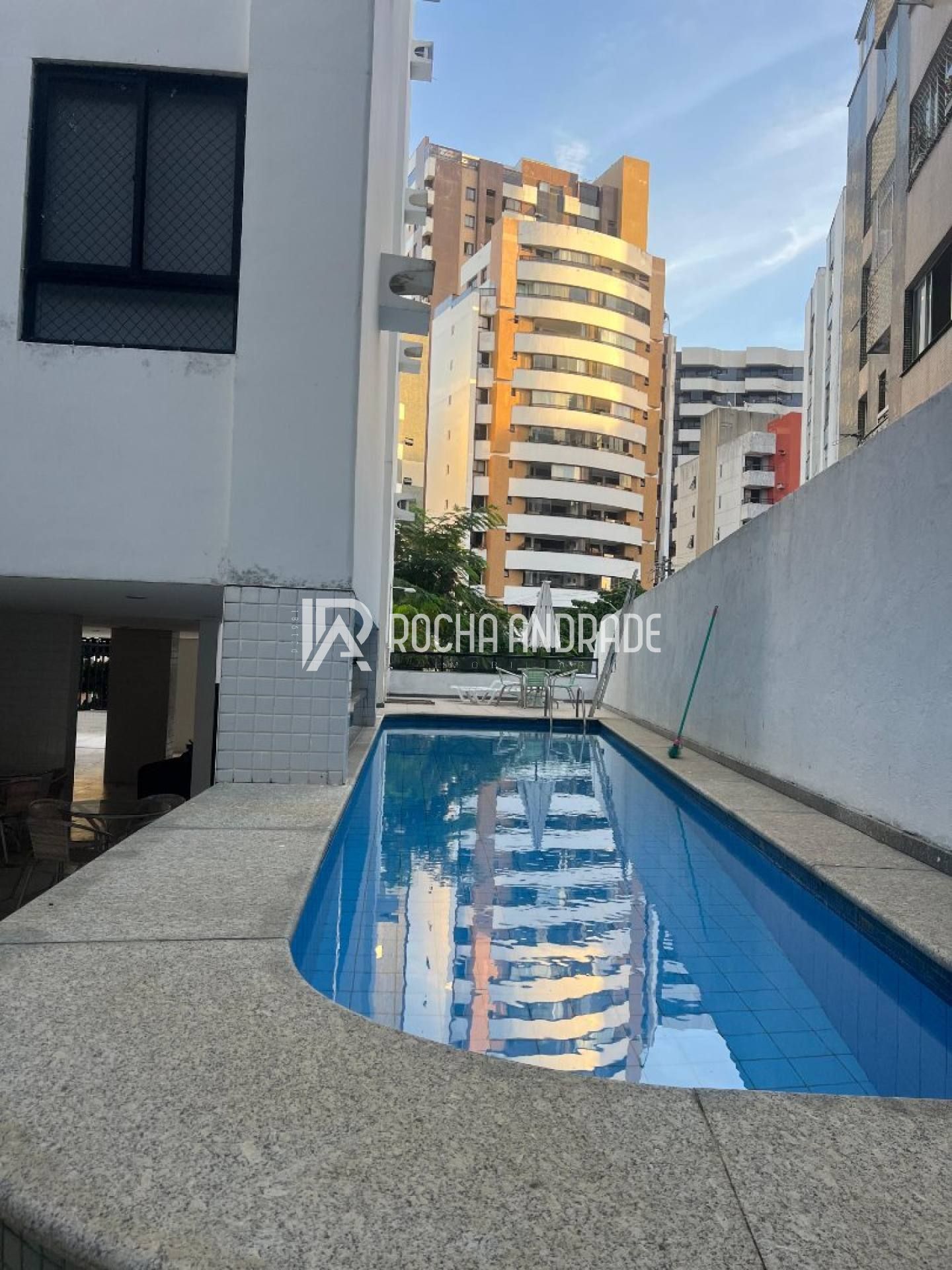 Apartamento Venda Itaigara, 2 quartos, Varanda, infraestrutura.