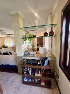 Casa de Condomínio com 4 Quartos e 7 banheiros à Venda, 272 m² por R$ 1.900.000
