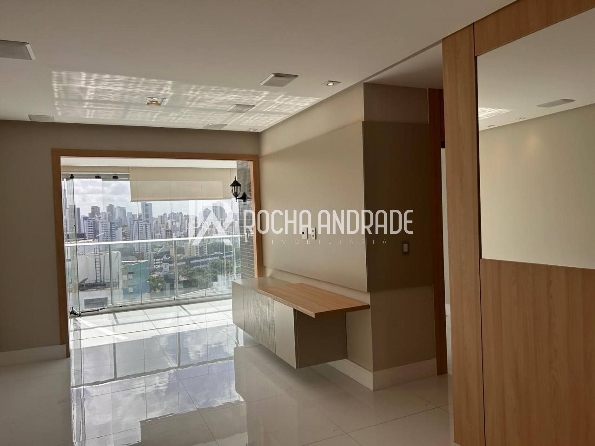 Apartamento Venda Itaigara, 2 quartos sendo 2 suítes, 2 vagas soltas.