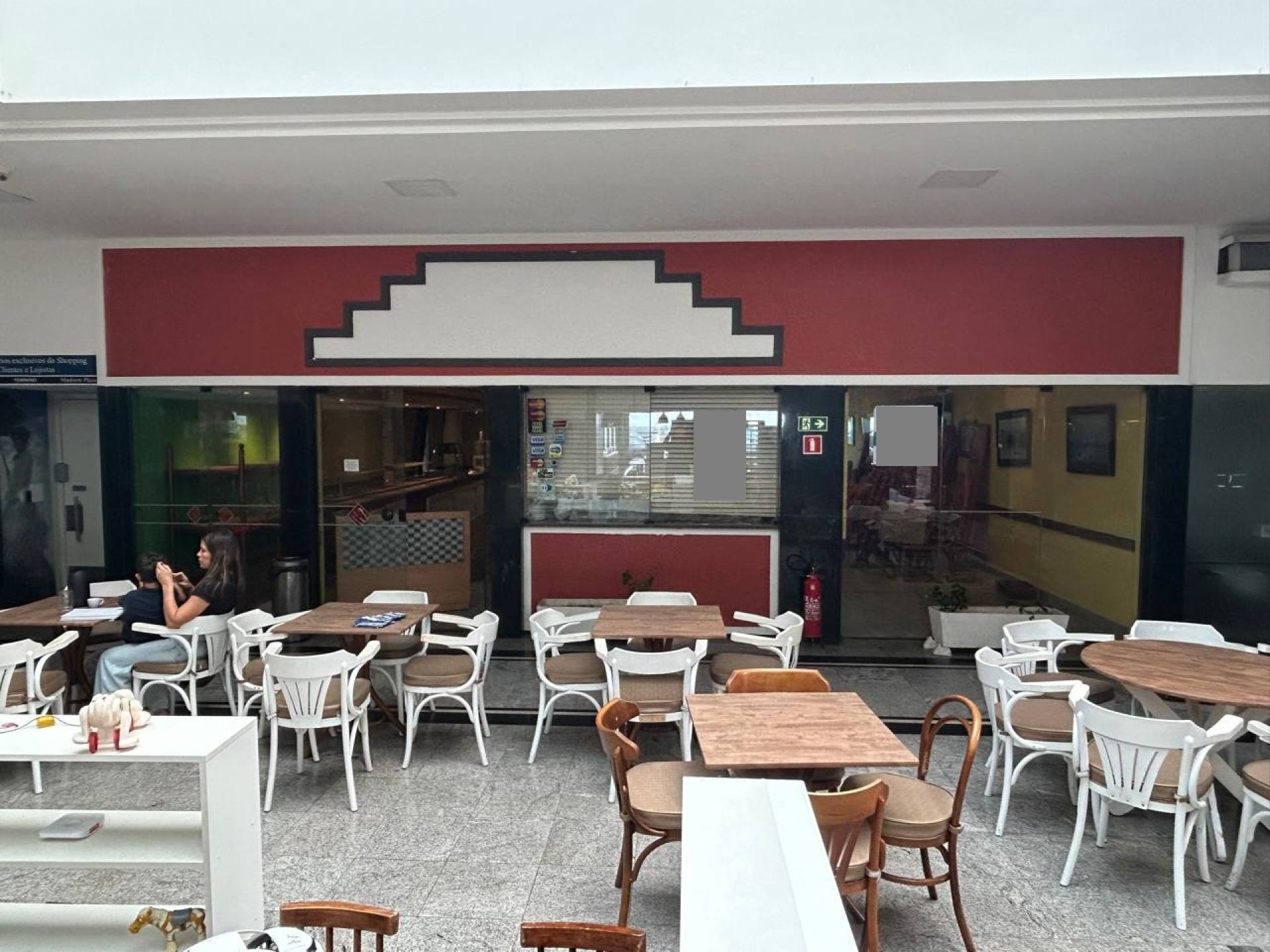 Loja Venda Pituba, 158m² área privativa, localização privilegiada.