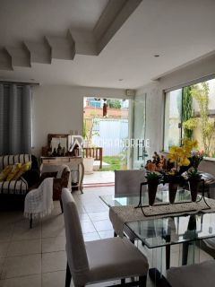 Casa à venda, 3/4, suite, piscina e móveis planejados.