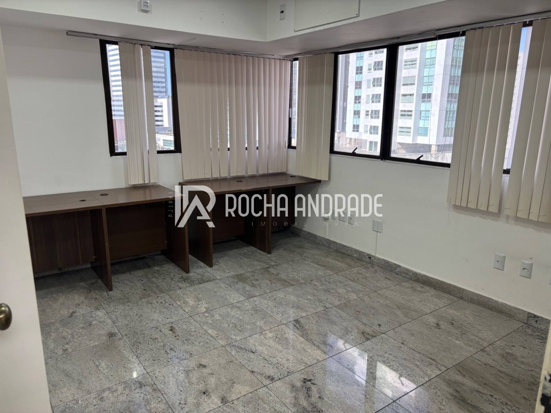 Sala Comercial Venda, Avenida Tancredo Neves, 112m², 3 vagas.