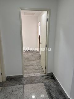 Sala Comercial Venda, Avenida Tancredo Neves, 112m², 3 vagas.