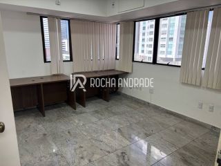 Sala Comercial Venda, Avenida Tancredo Neves, 112m², 3 vagas.