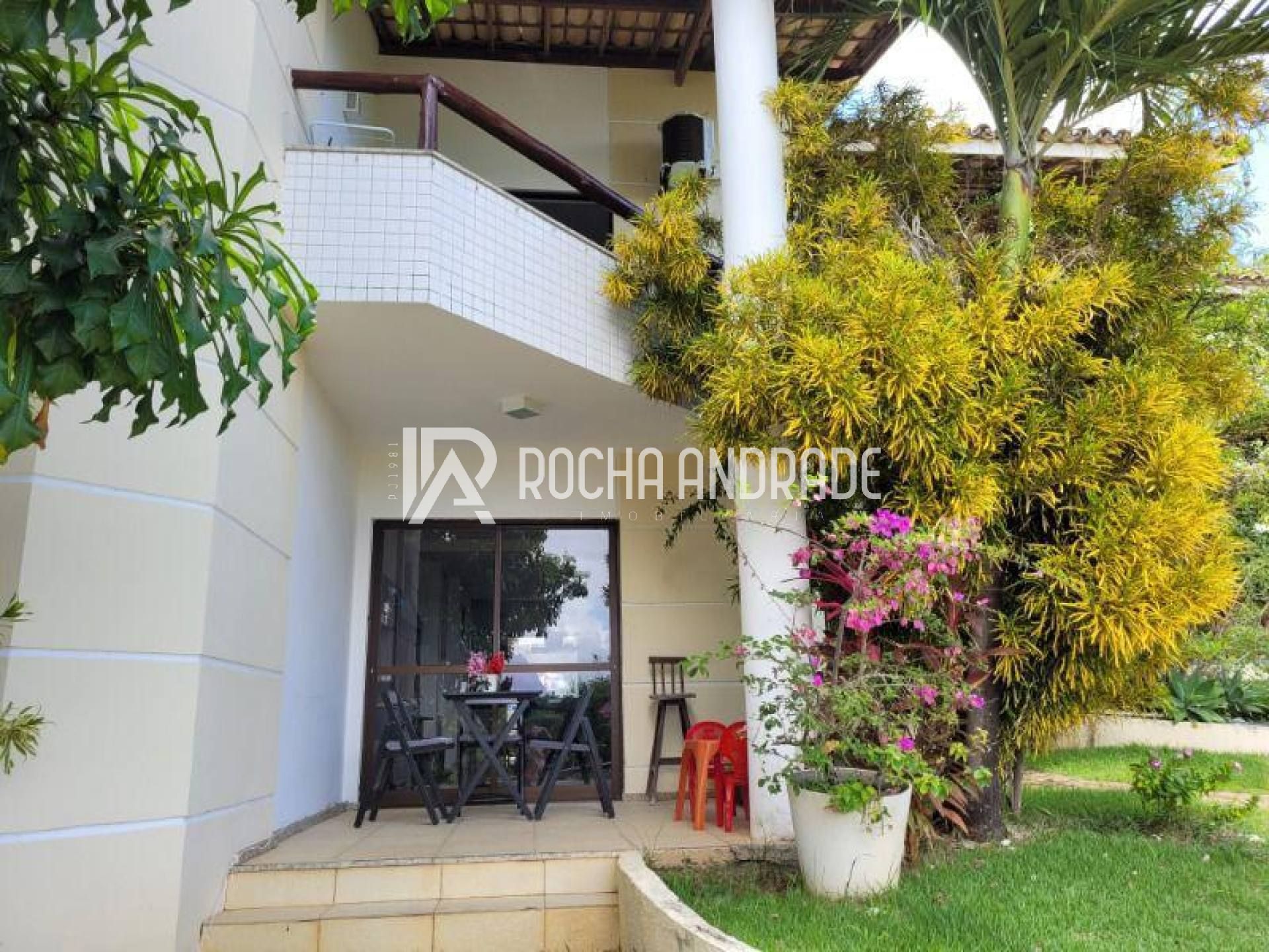 Village Duplex Venda, Patamares, 2 suítes, bem localizado.