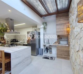 Casa Triplex Reformada com Energia Solar | 166m², 4 Vagas e Área Gourmet