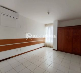 Apartamento 2 Quartos no Caminho das Árvores com Piscina e Garagem