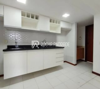Apartamento 2 Quartos no Caminho das Árvores com Piscina e Garagem
