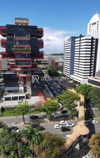 Apartamento 2 Quartos no Caminho das Árvores com Piscina e Garagem