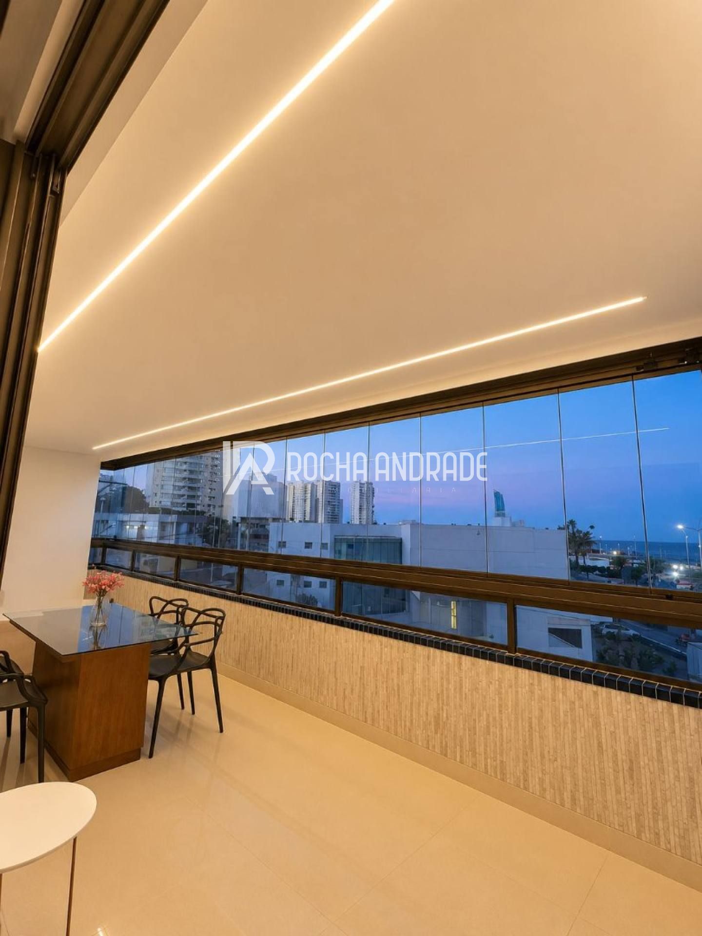Apartamento 2/4 com Suíte e Vista para o Mar
