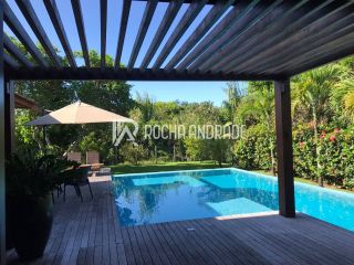 Casa à venda em Praia do Forte | 5 suítes e piscina privativa