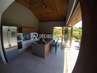 Casa à venda em Praia do Forte | 5 suítes e piscina privativa