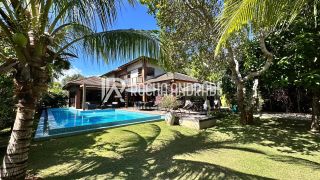 Casa à venda em Praia do Forte | 5 suítes e piscina privativa