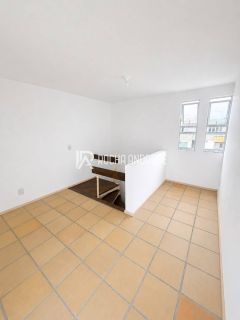 Casa Triplex à Venda em Itapuã | Condomínio Fechado