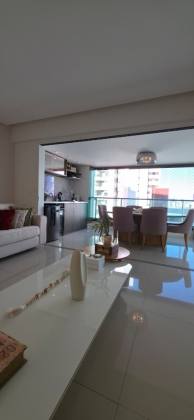 VENDO APARTAMENTO DE LUXO COM 3 SUÍTES. Exclusividade, sofisticação e vista mar no Caminho das Árvores.