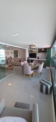 VENDO APARTAMENTO DE LUXO COM 3 SUÍTES. Exclusividade, sofisticação e vista mar no Caminho das Árvores.