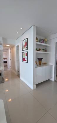 VENDO APARTAMENTO DE LUXO COM 3 SUÍTES. Exclusividade, sofisticação e vista mar no Caminho das Árvores.