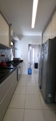 VENDO APARTAMENTO DE LUXO COM 3 SUÍTES. Exclusividade, sofisticação e vista mar no Caminho das Árvores.