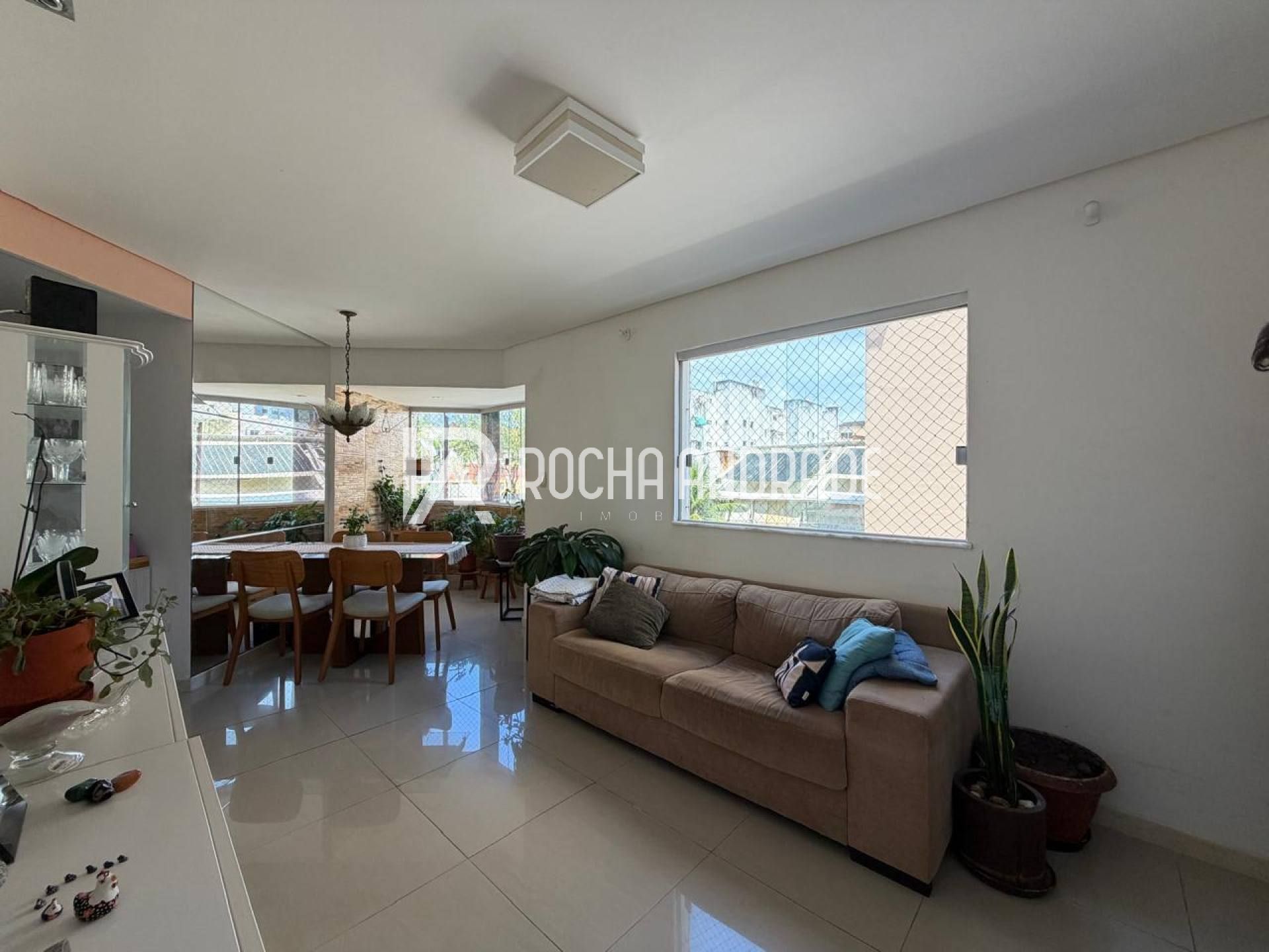 Apartamento à Venda - 2/4 com suite e garagem