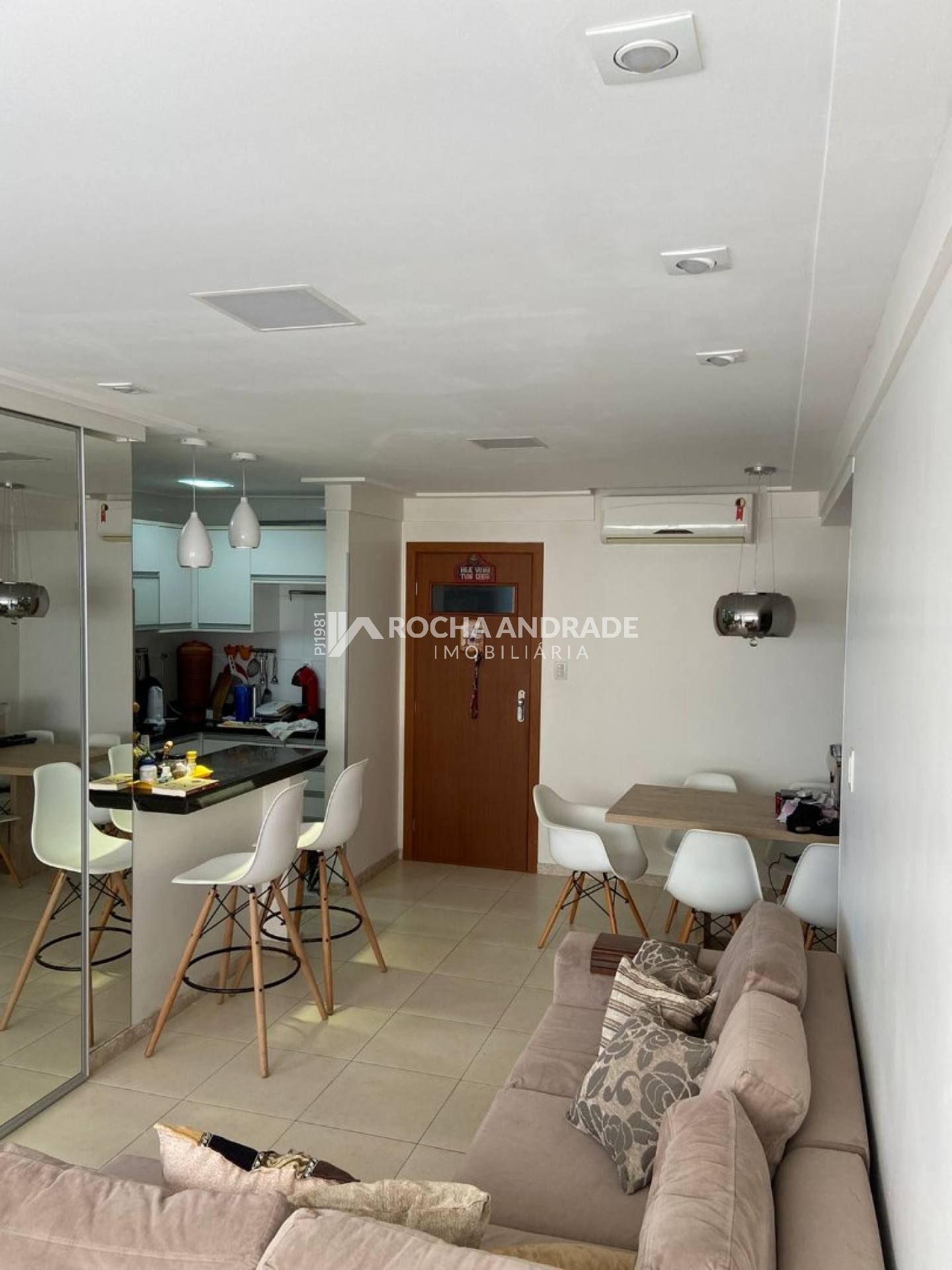 Apartamento Para Vender com 2 quartos 1 suítes no bairro Armação em Salvador