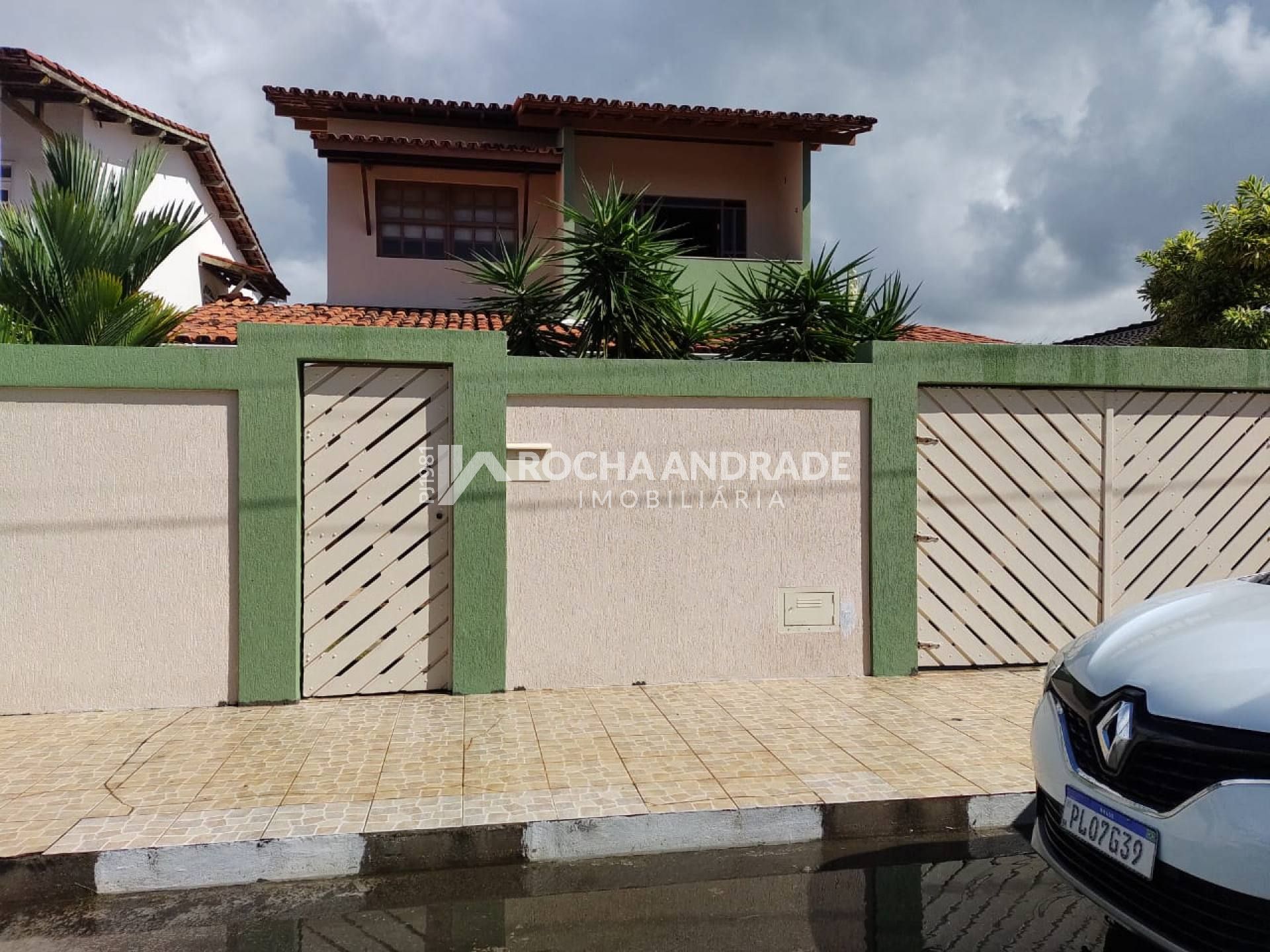 Casa térrea,com andar superior de 3/4 suíte,no condomínio recanto de Abrantes