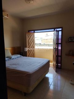 Casa térrea,com andar superior de 3/4 suíte,no condomínio recanto de Abrantes