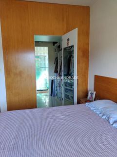 Casa térrea,com andar superior de 3/4 suíte,no condomínio recanto de Abrantes
