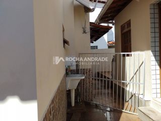 Casa térrea,com andar superior de 3/4 suíte,no condomínio recanto de Abrantes