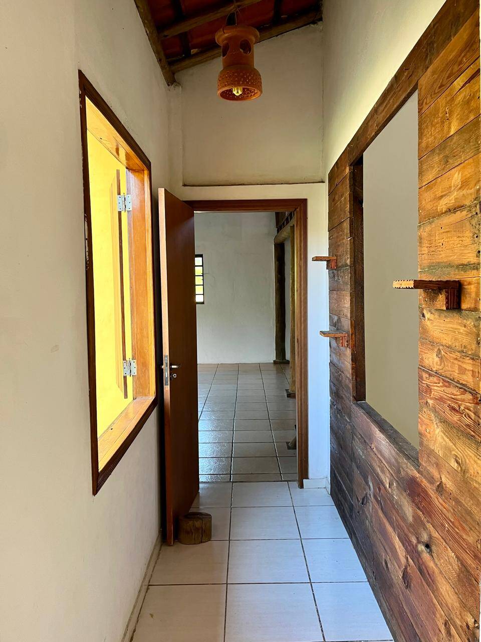Casa Estilo Campo Rústica em Residencial Fechado!