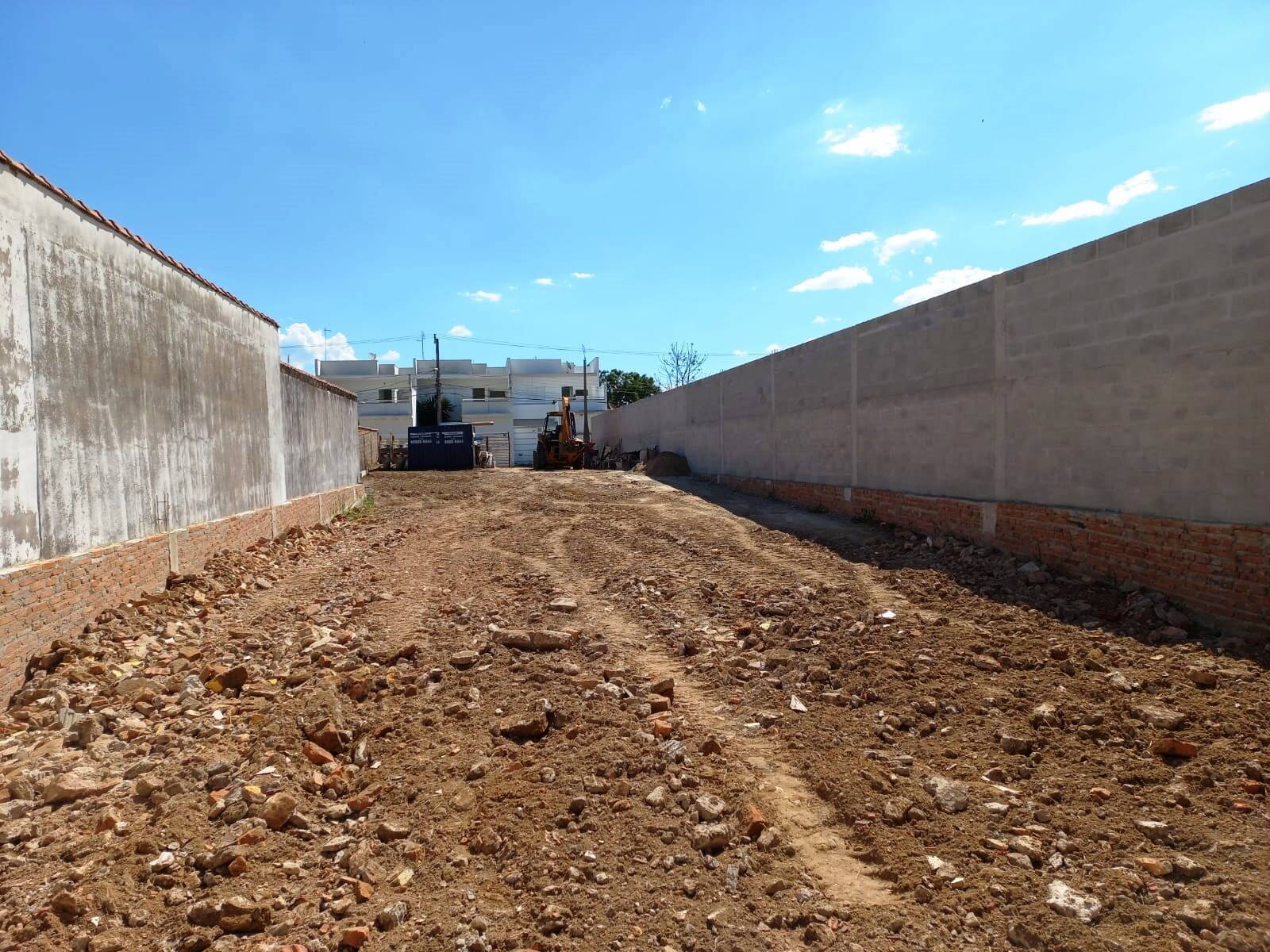 ÓTIMA OPORTUNIDADE DE TERRENO/LOTE TOTALMENTE PLANO.